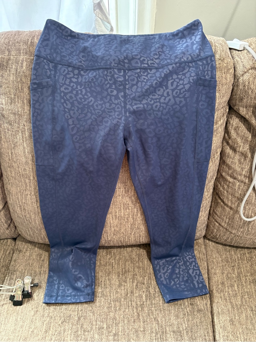CVG Navy Leopard Capris Size Large